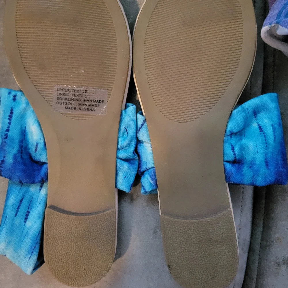 Like new INDIGO Blue flat sandles
